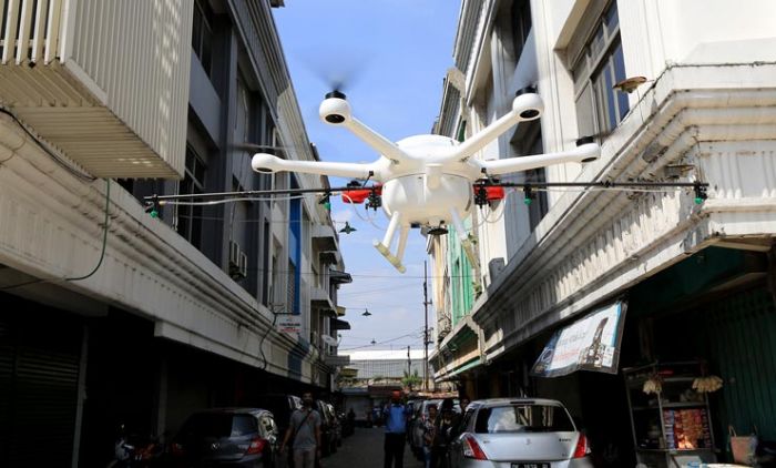 Jangkau Perkampungan, Pemkot Surabaya Gunakan Drone Semprotkan Disinfektan Jangkau Perkampungan, Pemkot Surabaya Gunakan Drone Semprotkan Disinfektan