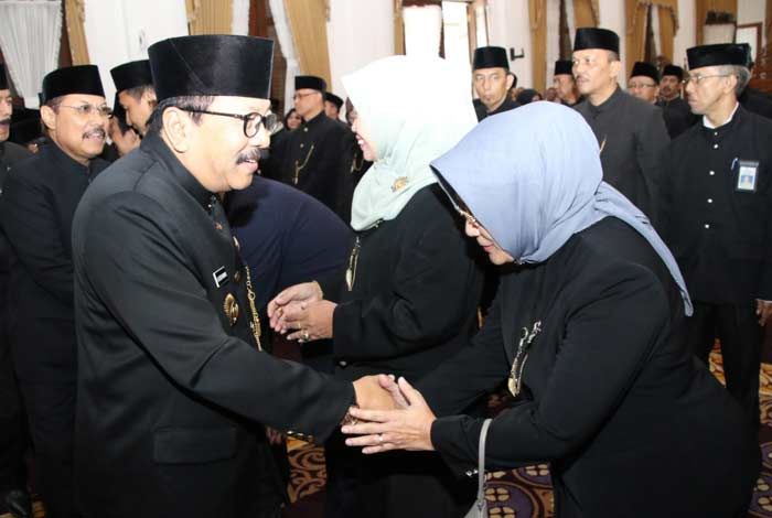 Gubernur Rombak Pejabat di Beberapa SKPD Gubernur Rombak Pejabat di Beberapa SKPD