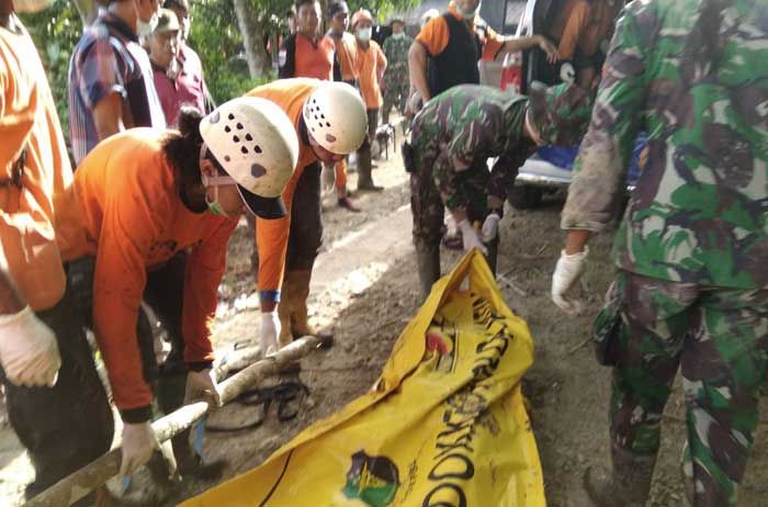 Satu Lagi Korban Longsor Pacitan Ditemukan Tim SAR Gabungan Satu Lagi Korban Longsor Pacitan Ditemukan Tim SAR Gabungan