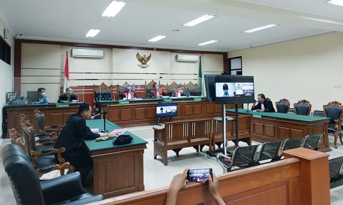 KS dan SN, Terdakwa Kasus Tindak Pidana Korupsi Kominfo Kabupaten Kediri Dituntut 6 Tahun Penjara KS dan SN, Terdakwa Kasus Tindak Pidana Korupsi Kominfo Kabupaten Kediri Dituntut 6 Tahun Penjara