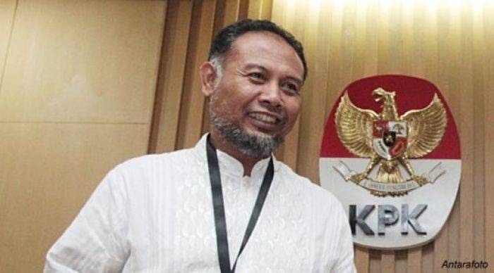 KPK Tangkap Gubernur Riau, Sita Uang Miliaran Rupiah KPK Tangkap Gubernur Riau, Sita Uang Miliaran Rupiah