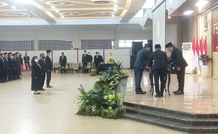 Lantik 348 Pejabat Baru, Bupati Hendy: Saya Minta Tolong, ASN Jangan Bermain-main Politik Lantik 348 Pejabat Baru, Bupati Hendy: Saya Minta Tolong, ASN Jangan Bermain-main Politik
