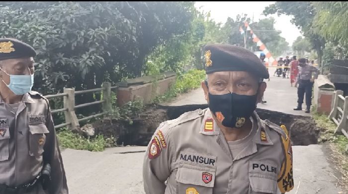 Jembatan Penghubung Pare-Kepung Kediri Putus Tergerus Air