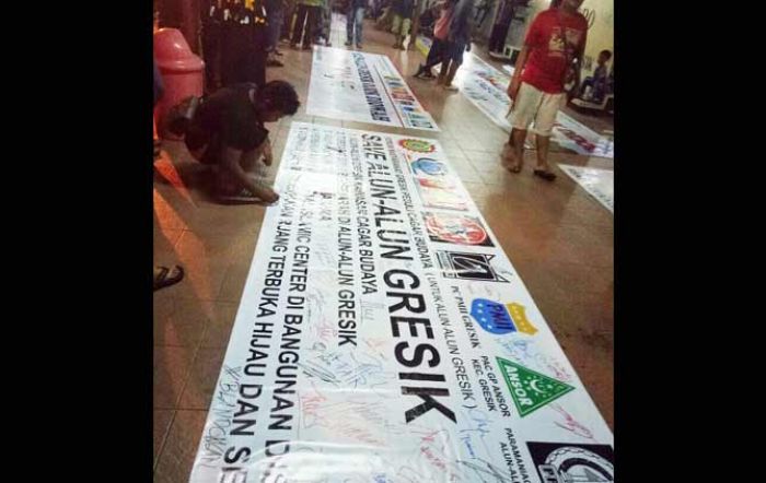 Tolak Revitalisasi Alun-Alun Gresik, Pokmas Siapkan Posko dan Rencanakan Aksi Tolak Revitalisasi Alun-Alun Gresik, Pokmas Siapkan Posko dan Rencanakan Aksi