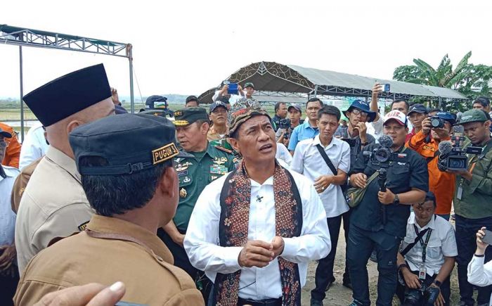Kunjungan Kerja ke Bangkalan, Mentan Janji Tambah Pompa Air Lahan Pertanian Kunjungan Kerja ke Bangkalan, Mentan Janji Tambah Pompa Air Lahan Pertanian