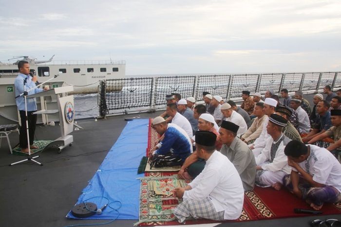 Satgas Rimpac Laksanakan Salat Idul Adha 1439 H di Atas KRI REM-331 Satgas Rimpac Laksanakan Salat Idul Adha 1439 H di Atas KRI REM-331
