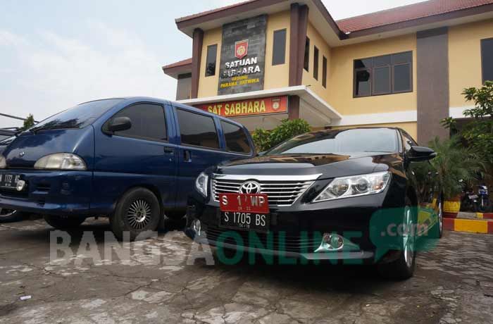 Mobil Dinas Bupati Nonaktif Nyono Terparkir di Halaman Mapolres Jombang