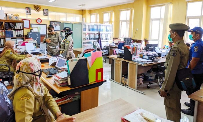Tak Pakai Masker dengan Benar, 45 ASN di Blitar Dihukum Hafalan Pancasila Tak Pakai Masker dengan Benar, 45 ASN di Blitar Dihukum Hafalan Pancasila