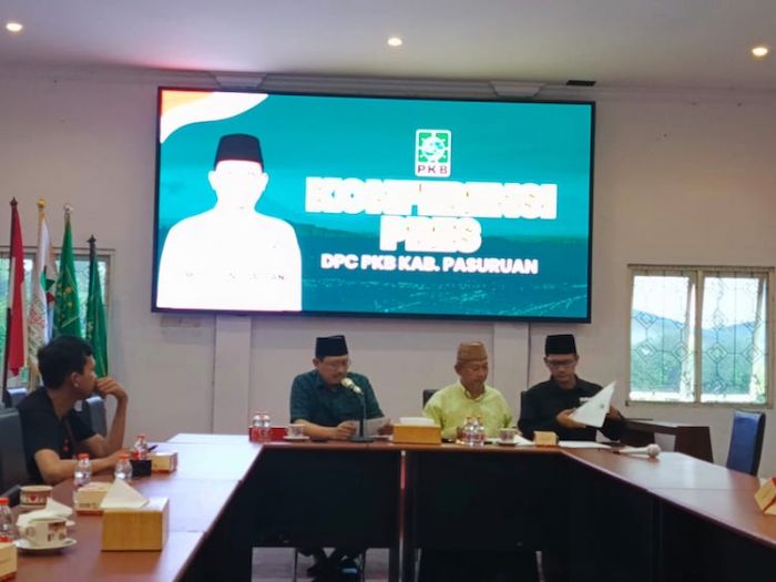 Dion Bantah Tudingan SGI yang Sebut PKB Pasuruan Jadi Dalang Pemecatan Gus Irsyad Dion Bantah Tudingan SGI yang Sebut PKB Pasuruan Jadi Dalang Pemecatan Gus Irsyad