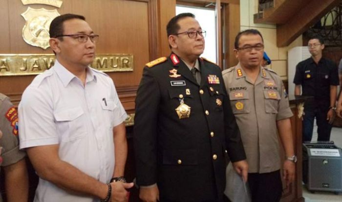 Polda Jatim Gagalkan 1.200 Orang yang akan Ikut Aksi People Power ke Jakarta Polda Jatim Gagalkan 1.200 Orang yang akan Ikut Aksi People Power ke Jakarta