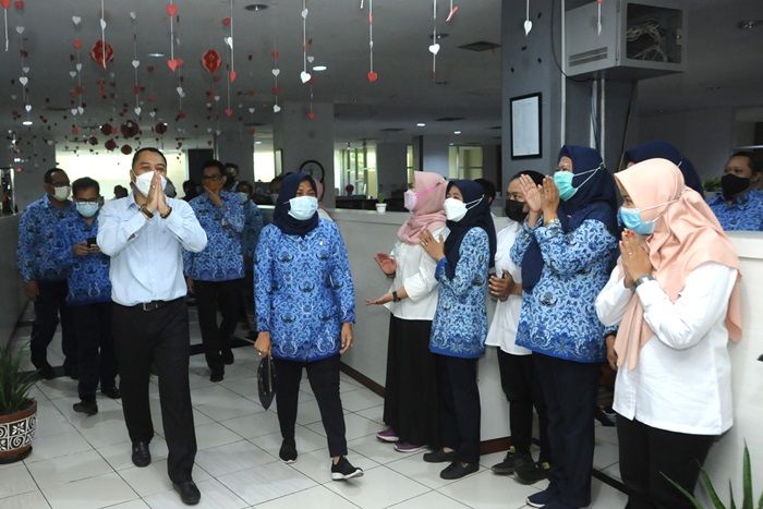 Hari Pertama Kerja, Wali Kota Surabaya Kunjungi Kantor-kantor OPD