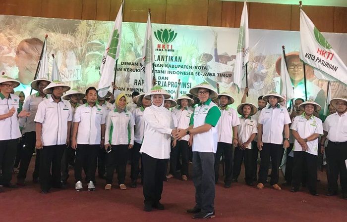 Khofifah Didaulat Jadi Ibu Tani Indonesia Khofifah Didaulat Jadi Ibu Tani Indonesia