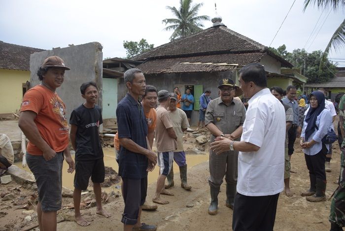 Pemprov Jatim Ambil Alih Penanganan Bencana Pacitan Pemprov Jatim Ambil Alih Penanganan Bencana Pacitan