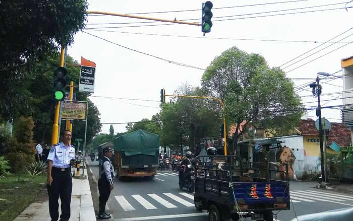 Tiga Traffic Light Tambahan di Jalan Empunala Bikin Lalin Tambah Padat Tiga Traffic Light Tambahan di Jalan Empunala Bikin Lalin Tambah Padat
