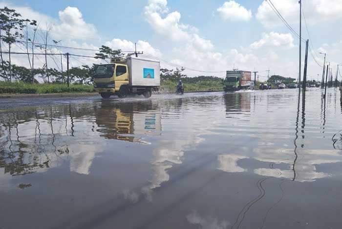 Tidak Ada Hujan, Jalan Raya Porong Tergenang Tidak Ada Hujan, Jalan Raya Porong Tergenang