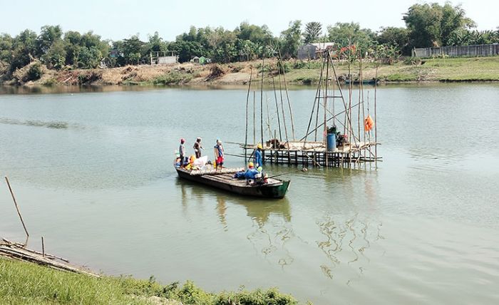 Teliti Kekuatan Tanah Jembatan Ka-Re, Tim Lab ITS Lakukan Pengeboran hingga Kedalaman 44 Meter Teliti Kekuatan Tanah Jembatan Ka-Re, Tim Lab ITS Lakukan Pengeboran hingga Kedalaman 44 Meter
