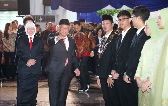 Pelantikan Rektor ITS, Khofifah Optimis Bambang Pramujati Mampu Kembangkan Ekosistem Pendidikan Pelantikan Rektor ITS, Khofifah Optimis Bambang Pramujati Mampu Kembangkan Ekosistem Pendidikan