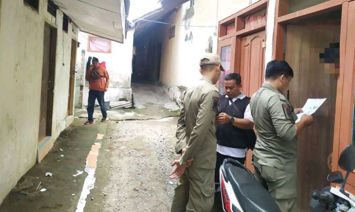 Berduaan Dalam Kamar Kos, Pasangan Bukan Suami Istri Digelandang ke Mako Satpol PP Berduaan Dalam Kamar Kos, Pasangan Bukan Suami Istri Digelandang ke Mako Satpol PP