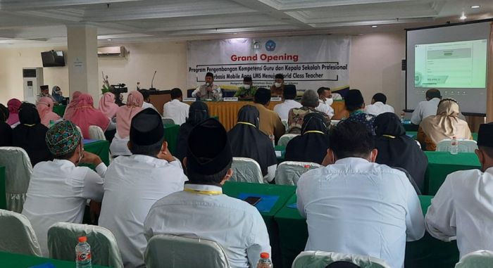 Puluhan Guru di Tuban Ikuti Program Pengembangan Kompetensi Berbasis LMS Puluhan Guru di Tuban Ikuti Program Pengembangan Kompetensi Berbasis LMS