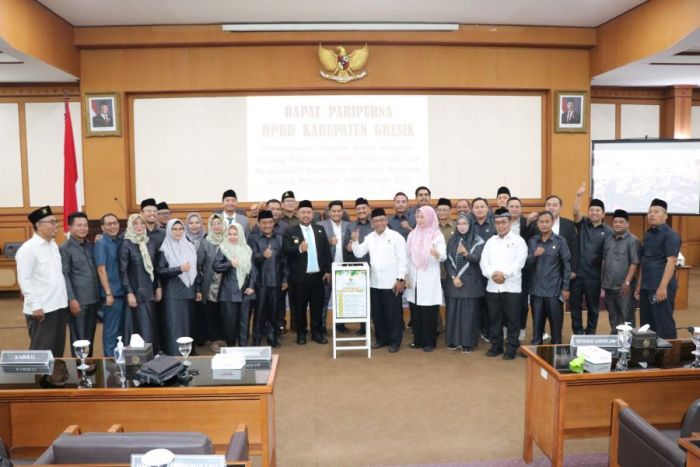 Ketua DPRD Gresik dan Baznas Teken MoU Pengumpulan, Pendistribusian dan Pendayagunaan ZISWAF Ketua DPRD Gresik dan Baznas Teken MoU Pengumpulan, Pendistribusian dan Pendayagunaan ZISWAF