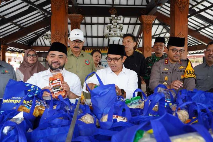 Wali Kota Batu Apresiasi Penyaluran Ribuan Paket Sembako Program CSR JTP Group Wali Kota Batu Apresiasi Penyaluran Ribuan Paket Sembako Program CSR JTP Group