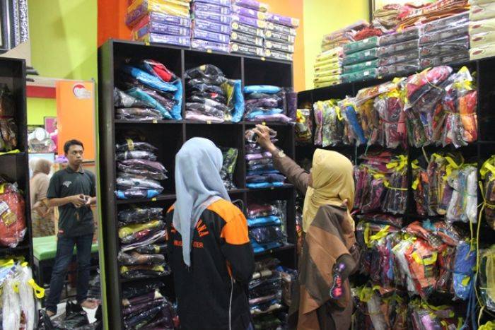 Jelang Ramadan, Toko Busana Muslim di Tuban Laris Manis