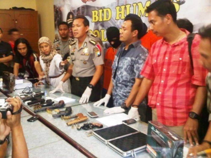 Penjual dan Pembeli Senpi Ilegal Ditangkap di Apartemen