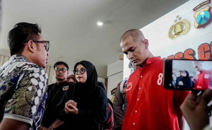 Satreskrim Polrestabes Surabaya Ungkap Penganiayaan Balita hingga Tewas Satreskrim Polrestabes Surabaya Ungkap Penganiayaan Balita hingga Tewas