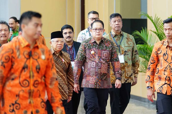 Dampingi Wapres RI, Pj Gubernur Jatim: Wujudkan Ekonomi Biru di Sektor Keluatan dan Perikanan Dampingi Wapres RI, Pj Gubernur Jatim: Wujudkan Ekonomi Biru di Sektor Keluatan dan Perikanan