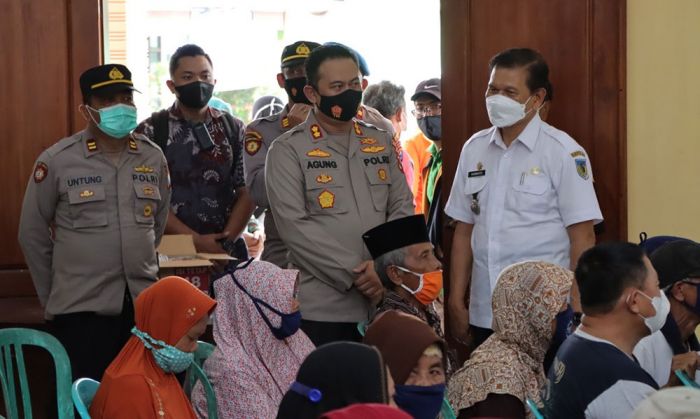 Kapolres Kediri Tinjau Pelaksanakan Vaksinasi Covid-19 di Balai Desa Ngadiluwih