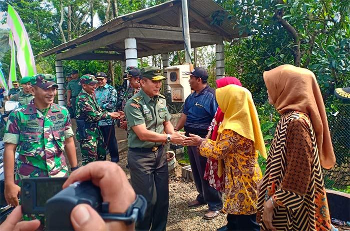 Brigjen TNI Steverly Kunjungi Pacitan, Tinjau Kegiatan TMMD ke-103 Brigjen TNI Steverly Kunjungi Pacitan, Tinjau Kegiatan TMMD ke-103