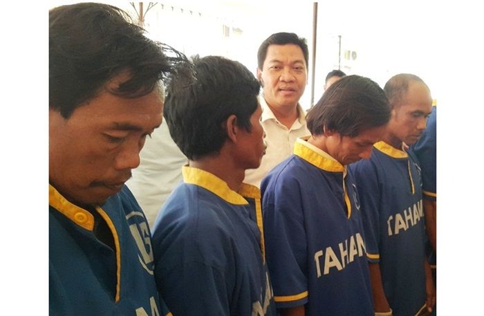 Polres Pasuruan Gerebek Empat Pelaku Judi Listrik Polres Pasuruan Gerebek Empat Pelaku Judi Listrik