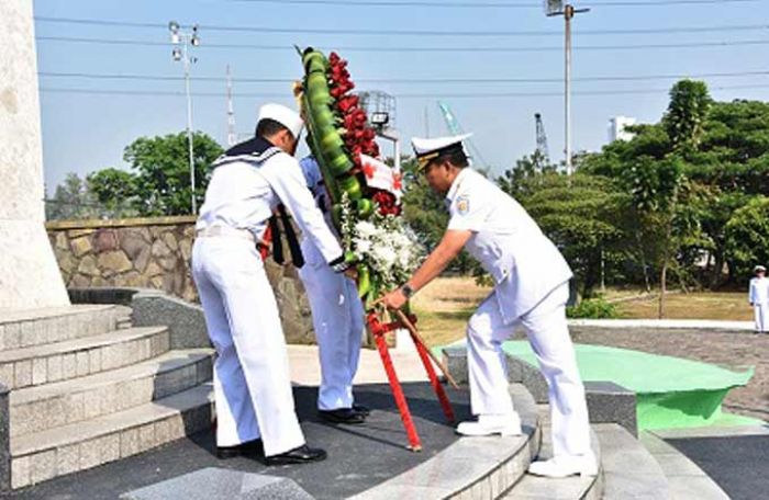 Jelang HUT ke-72, Pangarmatim Ziarah di TM Sepuluh November