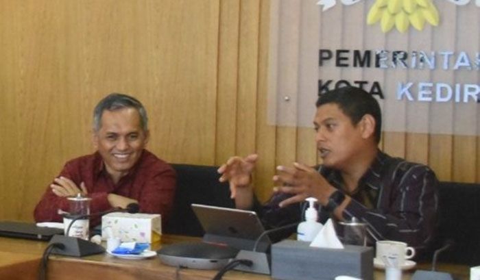 Wali Kota Kediri Jaga Inflasi dengan Rutin Pantau Harga di Pasaran Wali Kota Kediri Jaga Inflasi dengan Rutin Pantau Harga di Pasaran