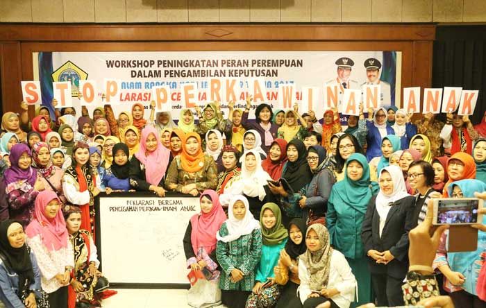 300 Perempuan di Gresik Deklarasi Pencegahan Perkawinan Anak 300 Perempuan di Gresik Deklarasi Pencegahan Perkawinan Anak