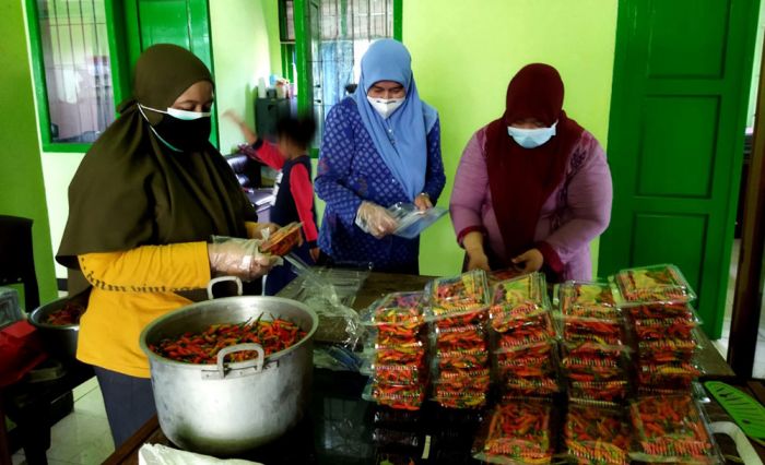 Bantu Warga Kota Kediri Terdampak Pandemi, 400 Pack Cabai Hasil Panen Dibagikan Gratis