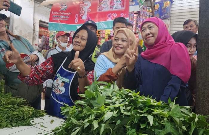 Kampanye Akbar di Jember, Khofifah Ajak Berdemokrasi dengan Senang, Bangun Jatim Maju Berprestasi Kampanye Akbar di Jember, Khofifah Ajak Berdemokrasi dengan Senang, Bangun Jatim Maju Berprestasi