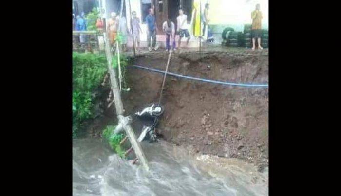 Hujan Deras, Bantaran Sungai Kasin Kota Malang Longsor, Warga Tuding Dampak Pipa PDAM Bocor