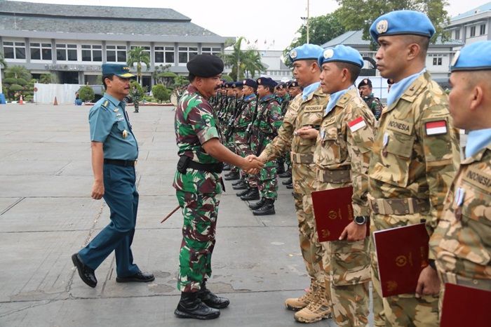 Panglima Sematkan Satya Lencana Shanty Darma ke Satgas MTF TNI Konga XXVII-J Unifil Panglima Sematkan Satya Lencana Shanty Darma ke Satgas MTF TNI Konga XXVII-J Unifil