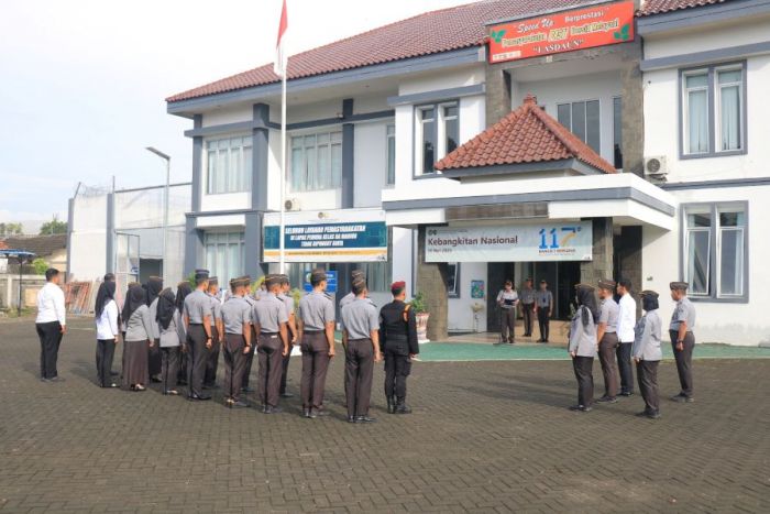 Apel Pagi Lapas Pemuda Madiun, Kasubbag TU Ingatkan soal Profesionalisme dan Intergritas Apel Pagi Lapas Pemuda Madiun, Kasubbag TU Ingatkan soal Profesionalisme dan Intergritas