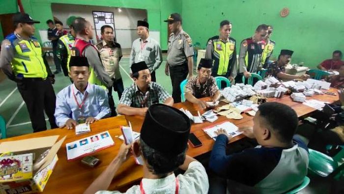 Pantau Kesiapan Pengamanan Pilkades, Kapolres Kediri Kota Datangi Sejumlah Desa Pantau Kesiapan Pengamanan Pilkades, Kapolres Kediri Kota Datangi Sejumlah Desa