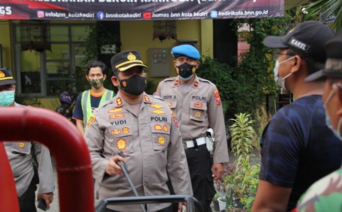 Cek Kesiapan PPKM Darurat, Kapolres Kediri Kota Beri Arahan Lurah Mojoroto Cek Kesiapan PPKM Darurat, Kapolres Kediri Kota Beri Arahan Lurah Mojoroto