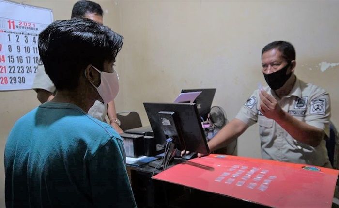Diincar Selama Sepekan, Pemuda Pengedar dan Pemakai Sabu di Bangkalan Ditangkap Polisi Diincar Selama Sepekan, Pemuda Pengedar dan Pemakai Sabu di Bangkalan Ditangkap Polisi