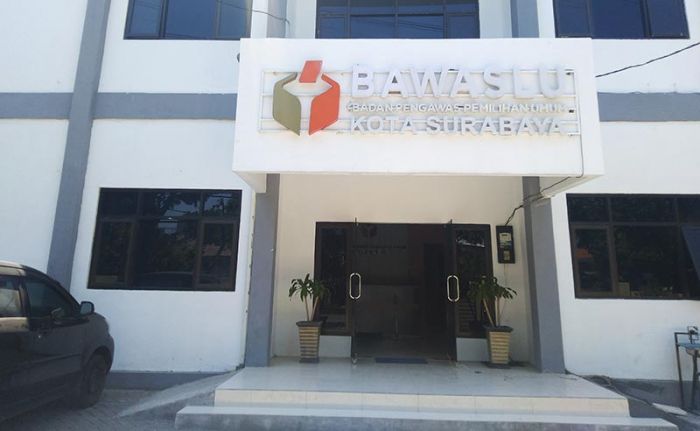 Oknum PPK Dukuh Pakis yang Diduga Mendukung Salah Satu Paslon, Mengundurkan Diri Oknum PPK Dukuh Pakis yang Diduga Mendukung Salah Satu Paslon, Mengundurkan Diri