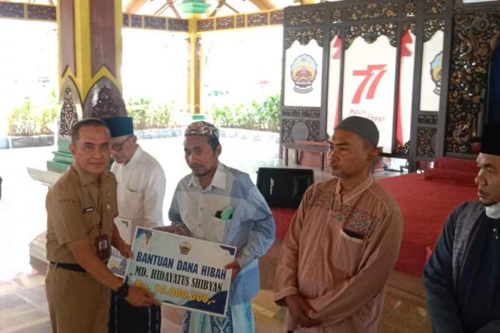 Salurkan Dana Hibah ke 42 Lembaga Non Formal, Plt Bupati Bangkalan: Awas Banyak Oknum Bermain Salurkan Dana Hibah ke 42 Lembaga Non Formal, Plt Bupati Bangkalan: Awas Banyak Oknum Bermain