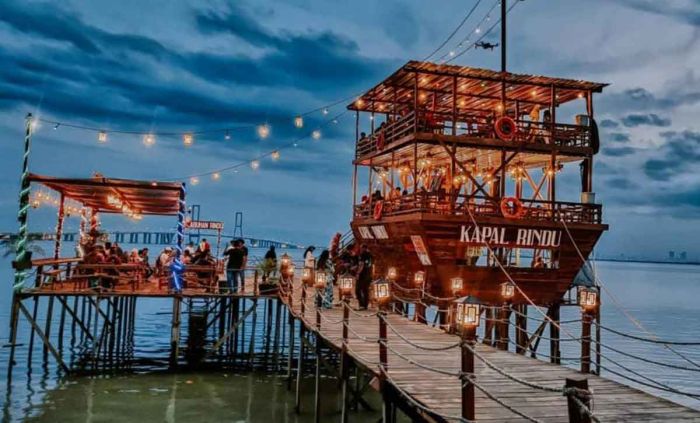 Menikmati Sunset di Dermaga Rindu Bangkalan Menikmati Sunset di Dermaga Rindu Bangkalan