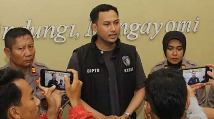 Pemandu Lagu di Kediri Tewas Diduga Keracunan Miras, 2 Lainnya Kritis Pemandu Lagu di Kediri Tewas Diduga Keracunan Miras, 2 Lainnya Kritis