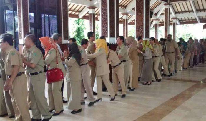 Halal Bihalal, PNS Sidoarjo Antre Salaman dengan Bupati dan Wabup Halal Bihalal, PNS Sidoarjo Antre Salaman dengan Bupati dan Wabup