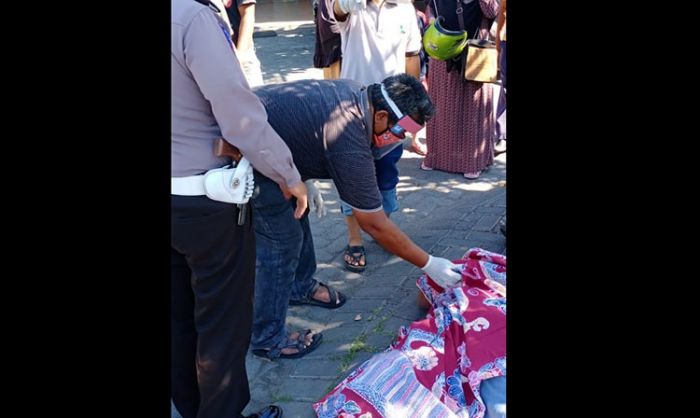 Hendak Belok Namun Kendaraan Oleng dan Terjatuh, Warga Sidoarjo Meninggal Hendak Belok Namun Kendaraan Oleng dan Terjatuh, Warga Sidoarjo Meninggal