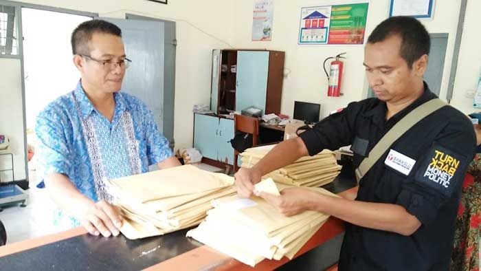 Tunggu Keputusan Pusat, Kantor Pos Diwek Jombang Tahan 200 Paket Tabloid Indonesia Barokah 